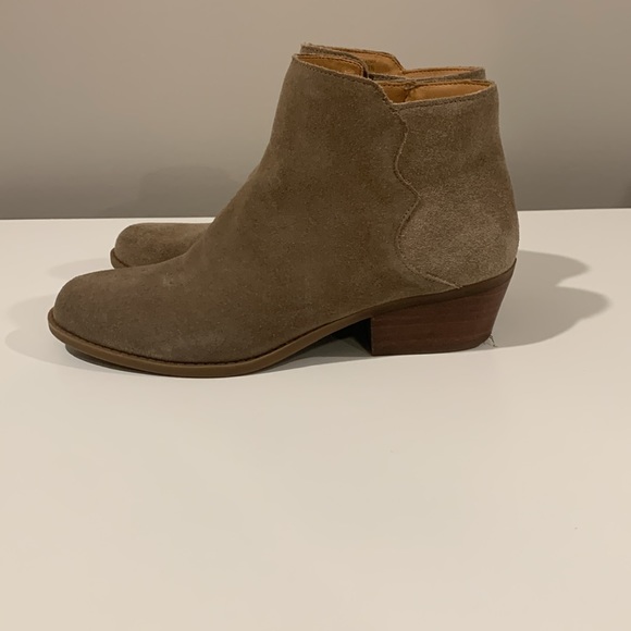 Boots - Picture 3 of 7